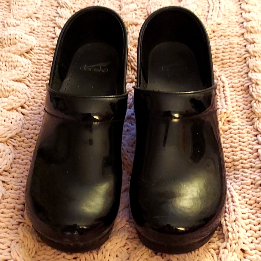 Pre-owned DANSKO Black Patent Leather Clogs 40